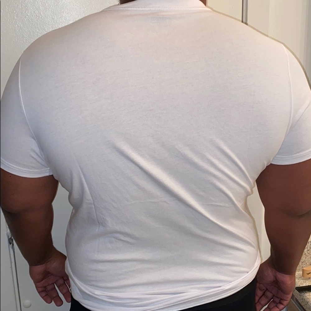 Hollister Must-Have Henley Men’s T-Shirt - Picture 4 of 5